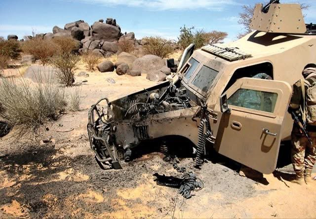 CurrentTre's tweet photo. #Tibesti : Un nouvel accrochage a opposé l'armée aux forces d'auto-défense ce matin, mercredi 21 octobre 2026, causant de nombreux morts dans les rangs militaires, avec plusieurs véhicules blindés détruits par des mines. Face à cette spirale macabre https://t.co/gU7FguY9YK