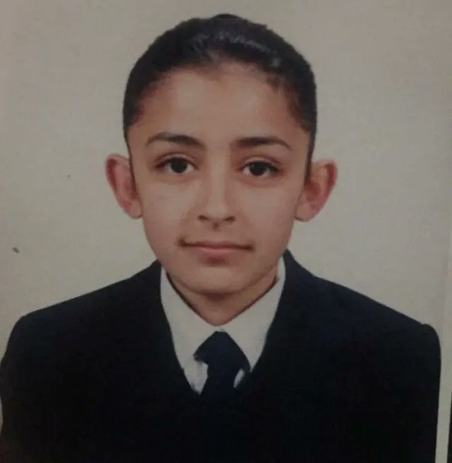 popileaks's tweet photo. Melek Mosso: "Kayserili bir ailede doğdum, iki kültür arasında sıkışmış bir kız çocuğuydum. Babam sürekli 'Su getir kız, şunu yap kız' derdi. Benim savaşım 7 yaşında 'Bana kız demeyeceksin, rica edeceksin' diyerek başladı.

Kadınsam özgür değilim bilinci kafama öyle bir yerleşmiş ki, ortaokula kadar 'Ben büyüyünce erkek olacağım' diyordum."
