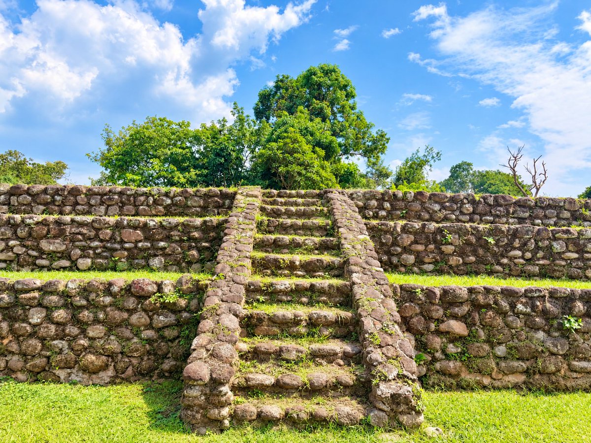 Sectur_Chiapas's tweet photo. ¡Viaja al pasado en la zona arqueológica de  Izapa! 🗿

En Tuxtla Chico,  Izapa te invita a descubrir las huellas de una antigua civilización, entre estelas, esculturas y misterios que cuentan la historia de nuestros antepasados.

#ChiapasExtraordinarioPorNaturaleza #Tapachula https://t.co/V6JJ7JLpDL