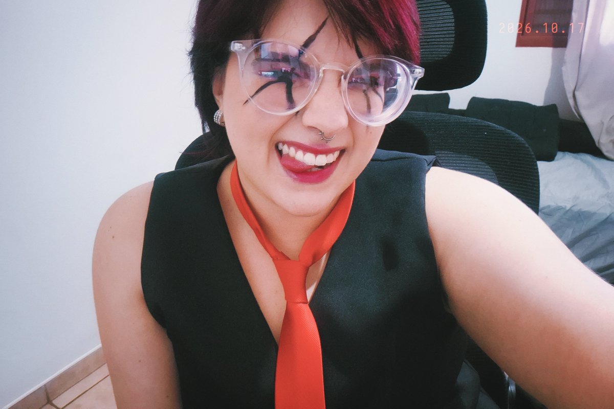 helenabruncaart's tweet photo. Eu cortei o cabelo mas ainda sou eu (com alguns piercings a mais) https://t.co/HwoY1mF07y