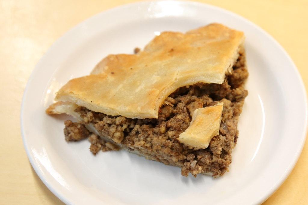 EIT's tweet photo. Fèves au lard are the namesake baked beans included in every breakfast combo (mine: eggs, potatoes, cold roast pork, bread toasted on the stovetop) at La Binerie Mont-Royal. More: a slice of the house tourtière, or meat pie; pouding chômeur, "poor man's pudding." https://t.co/qHf89aYpX5