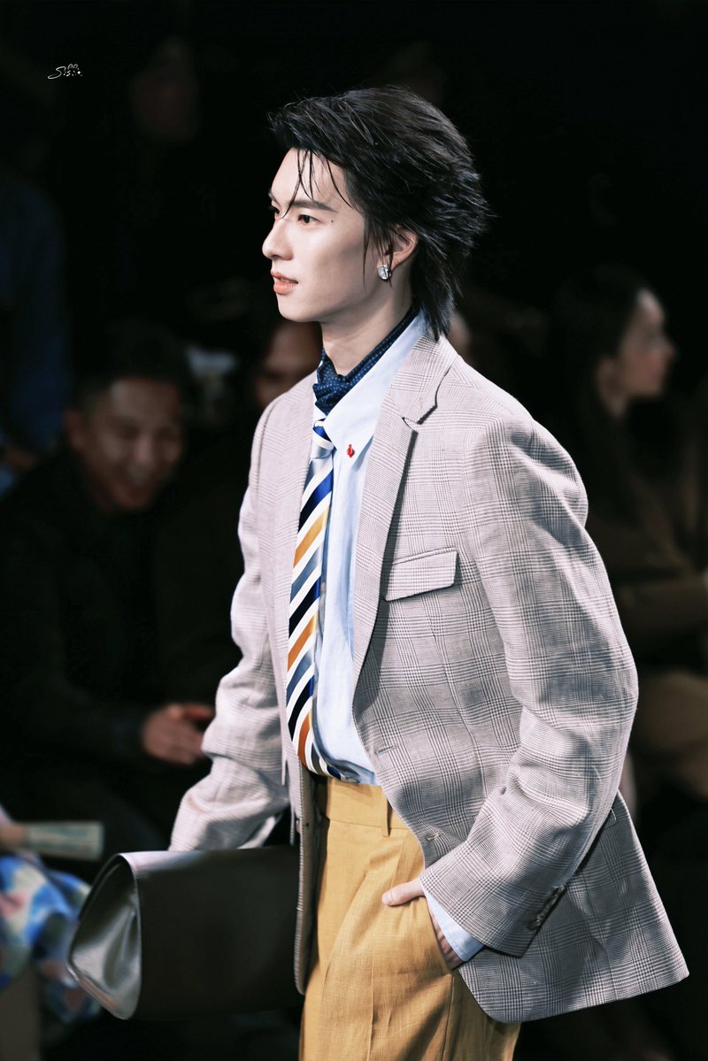 SiSi00606's tweet photo. My one and only focus 🖤🤍

@ppoohkt   ੯‧̀͡⬮\    #ppoohkt
#PooHHooPers

#ELLEFashionWeek2026xPoohPavel 
#ELLEFashionWeek2026 #EFW26ATICONSIAM https://t.co/77wXUg3Vx0