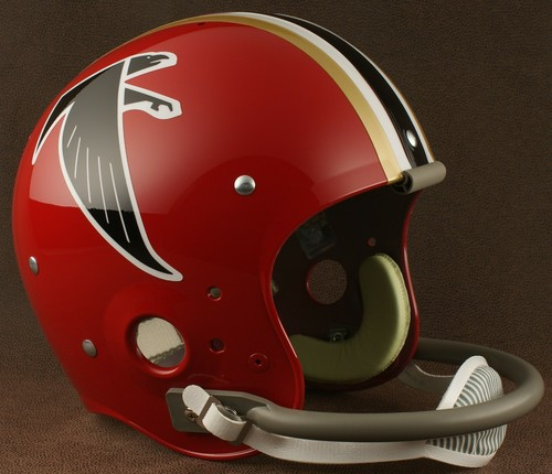 JPPOLLOCK's tweet photo. @SammyJdot It's the throwback helmet color of the 60s....  🙃 https://t.co/dcgH4hYv05