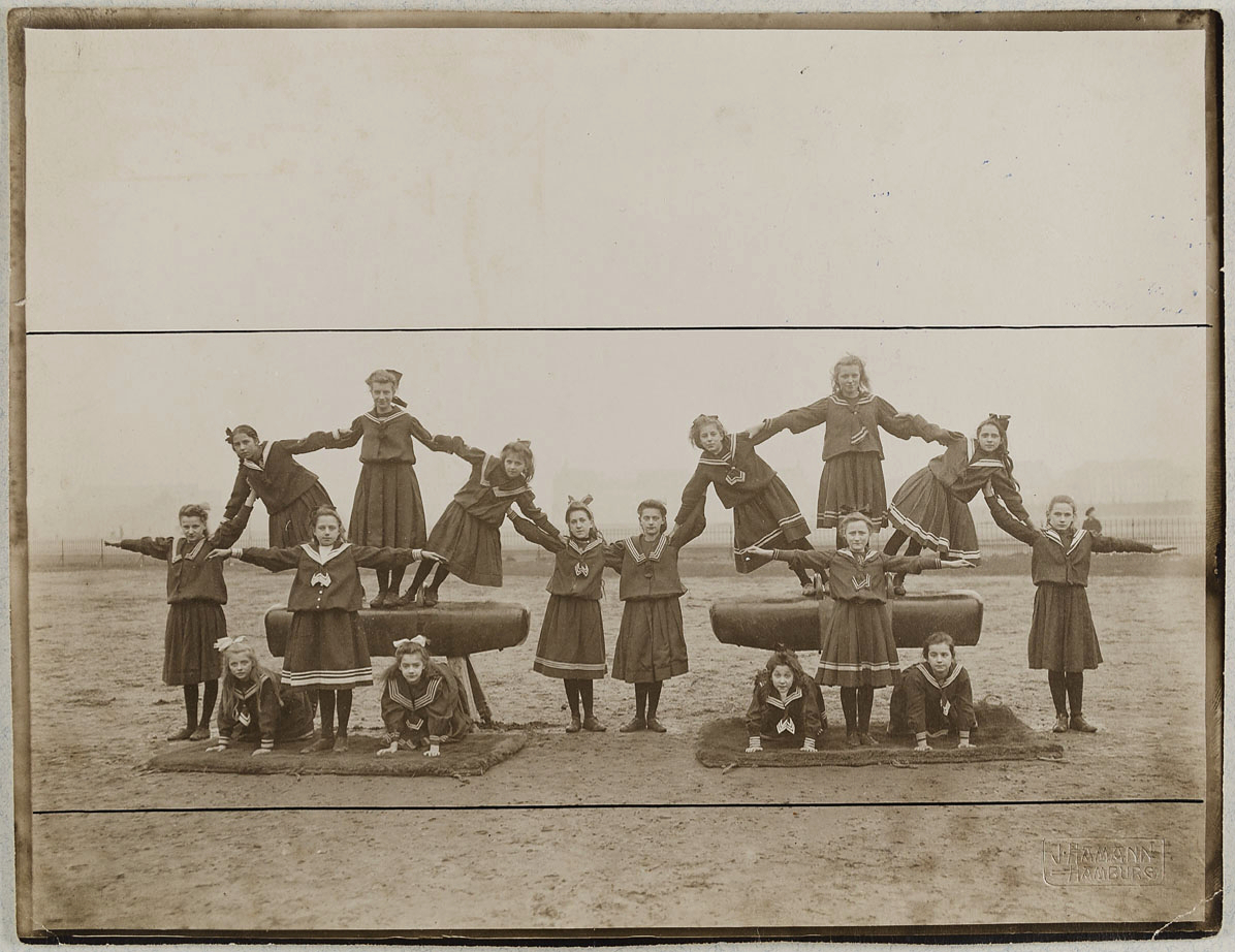 PublicDomainRev's tweet photo. A few of the many great photos by Heinrich Hamann of Hamburg’s St. Pauli gymnastics society (Turnverein), circa 1900. 

More than a set of techniques to improve individual fitness, “Turnverein” gymnastics were meant to train a new form of body politic: https://t.co/kzGWGNT1bW https://t.co/SiG9EwQNmq