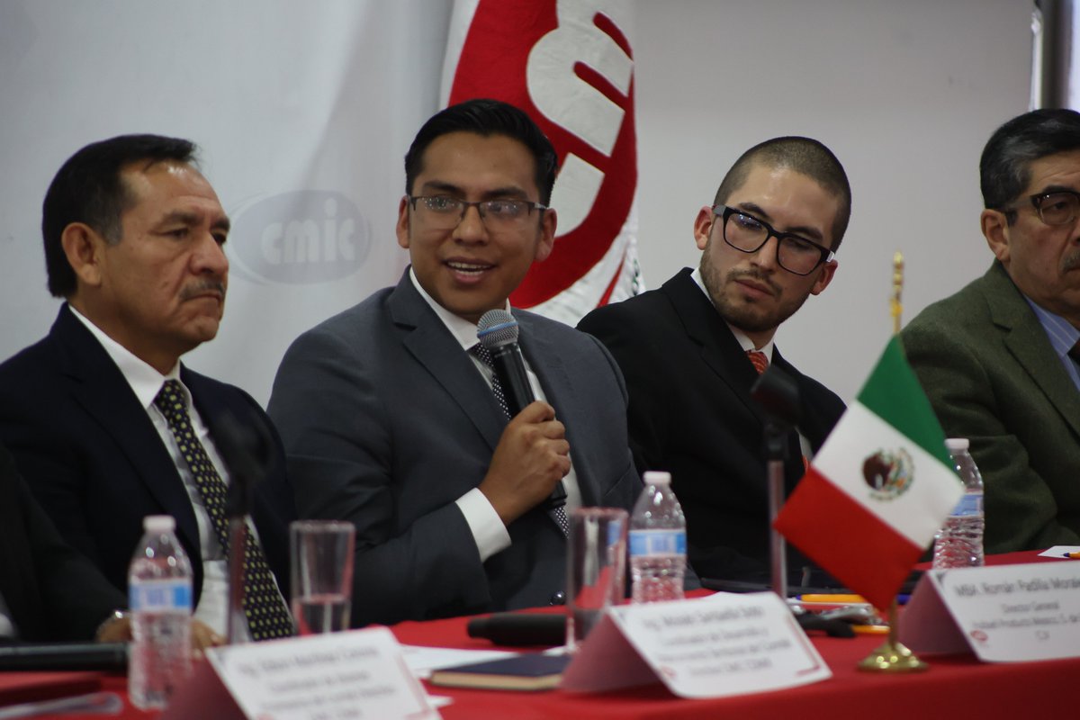 CMIC_CDMX's tweet photo. La tarde de ayer, en la #CMICCDMX celebramos nuestro último evento del año, organizado por la Coordinación de Jóvenes Empresarios. ☀️ https://t.co/RMInPKBflp