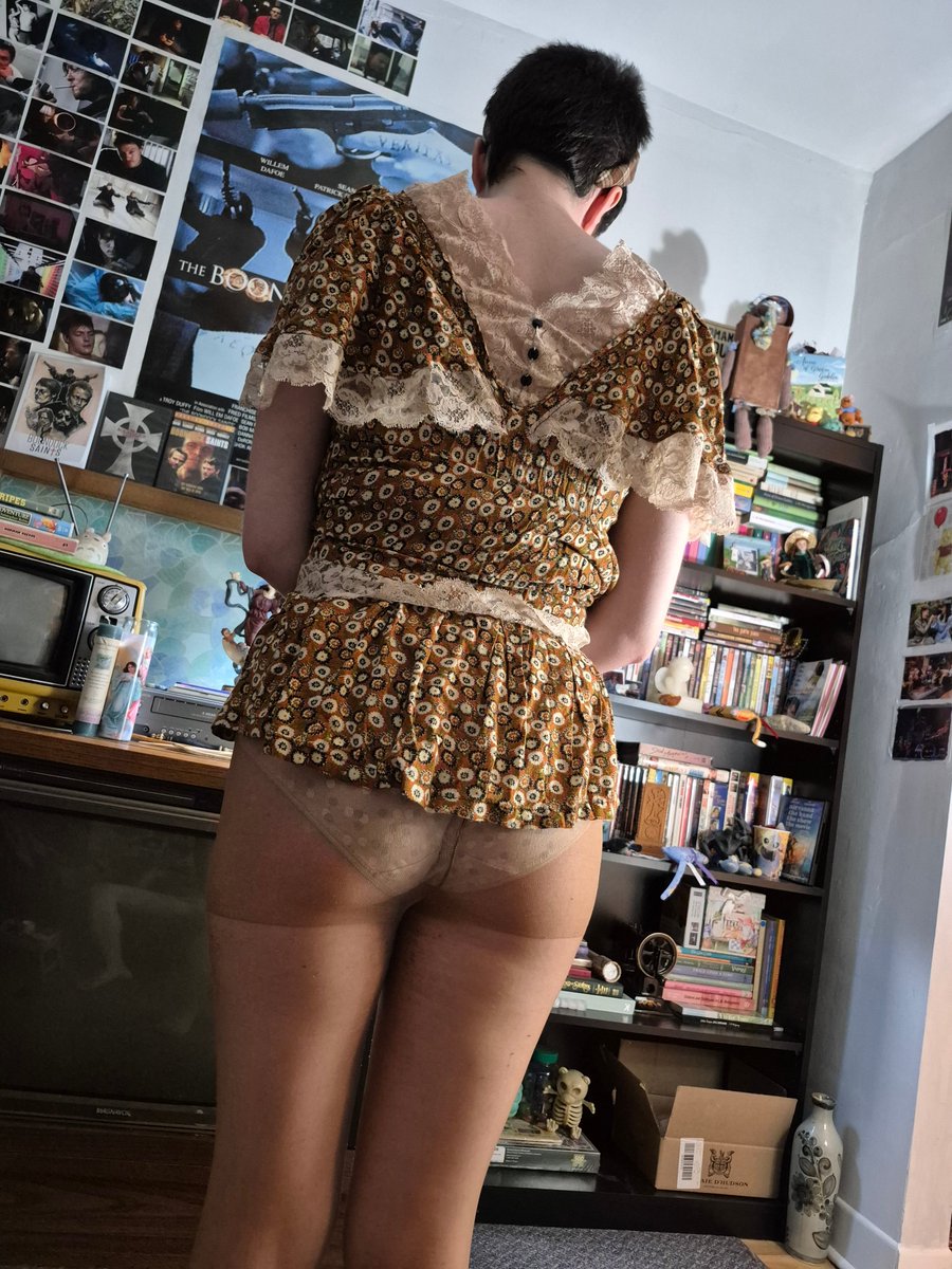 Myteddyboon's tweet photo. I got this lovely vintage dress at a thrift store a little while back! ૮₍｡´ᴖ ˔ ᴖ`｡₎ა  I didn't get the undies at a thrift store though hehe #vintage #panties https://t.co/5q9O9b3Dz4