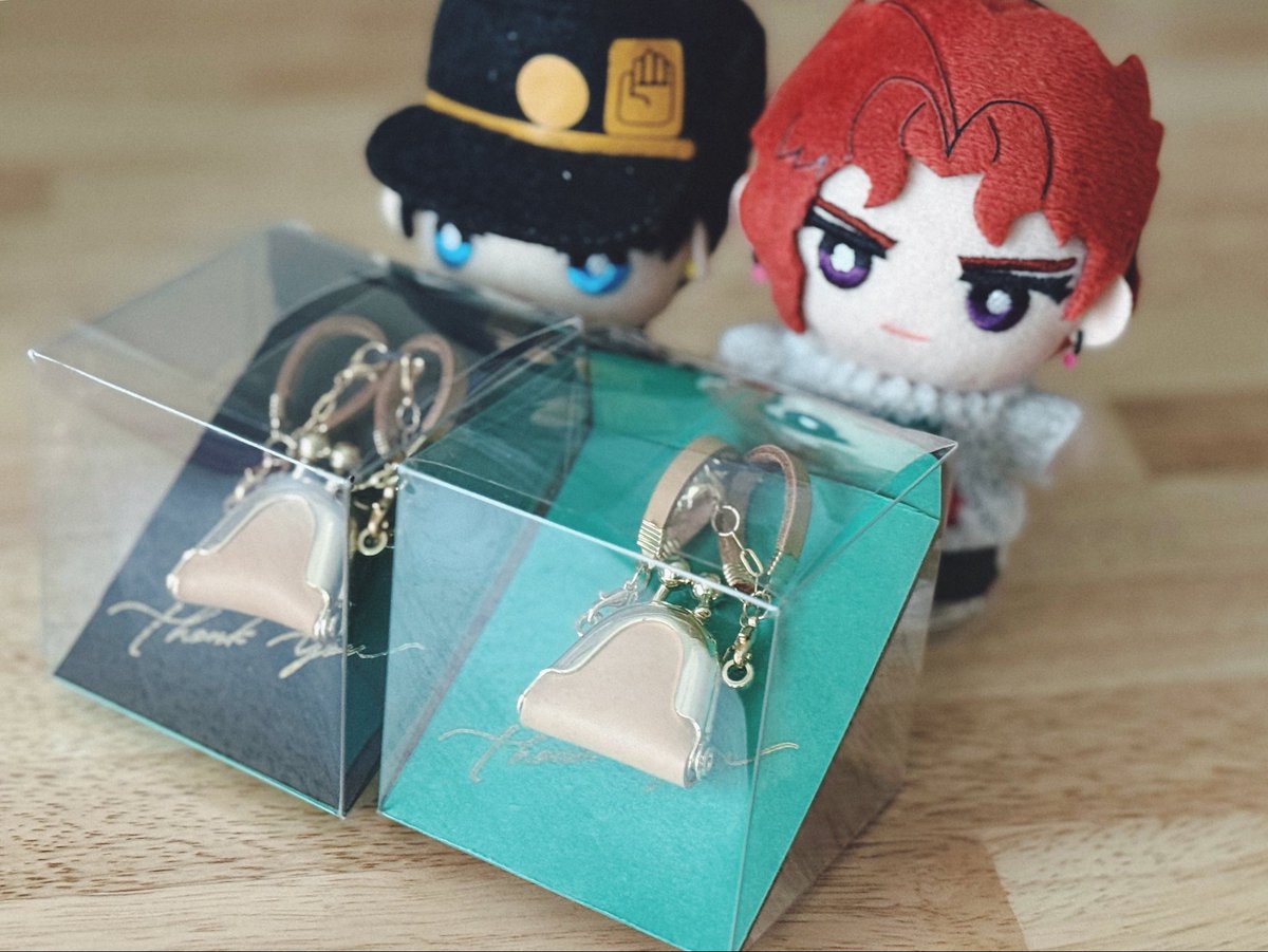 maris0501's tweet photo. 今回のラッピングはこんな感じです🎁
中身はどちらも同じです…！
荷造りに追われ過ぎている！！ https://t.co/GC18CQPBMe