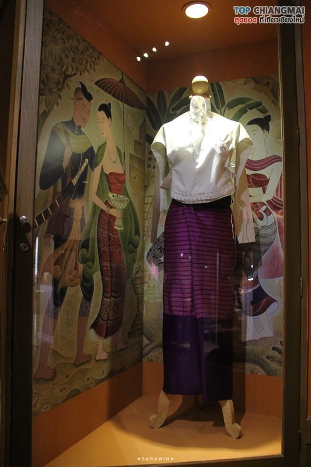 Tonenarakja's tweet photo. “Do Burmese people have to take Thai people to the Lanna Museum and show them around? Do the people in production and the director have no brains, or did they simply not bother to study the history properly?”
@Giggoo_ @GMMTV @ScarletHeartTH 

GMMTV Accountability 

#RespectMyanmarCulture
#CreditOurHeritage
#ScarletHeartTH