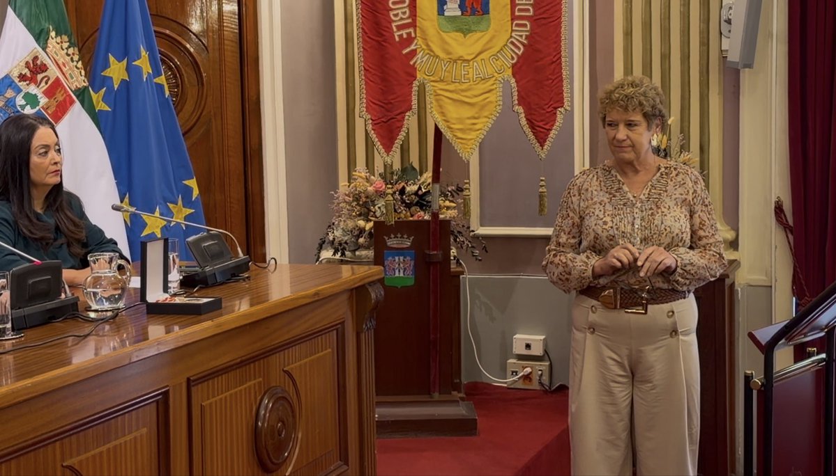 psoebadajoz's tweet photo. 🌹 Hoy damos la bienvenida a Margarita de la Fuente Gómez @margarita_fuen como nueva concejala del Grupo Municipal Socialista en el Ayuntamiento de Badajoz.

Comienza una nueva etapa de compromiso con nuestra ciudad, con sus barrios, sus poblados y con su gente.

Mucha suerte, Margarita. Que sea una etapa de mucho trabajo, buenas decisiones y, sobre todo, servicio a Badajoz.

❤️ Bienvenida al equipo.