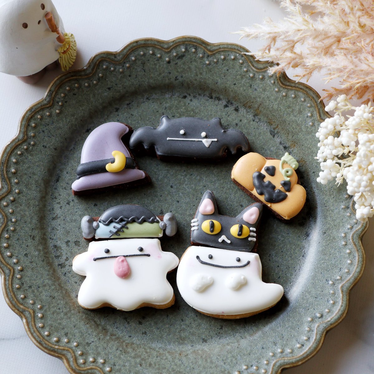 morinookashi_'s tweet photo. 🎃ハロウィン缶販売のお知らせ🍭

おばけの帽子が着せ替えできる！
アイシングクッキー入りハロウィン缶を販売いたします( ᜊ˙˘˙ )ᜊ
（おばけの帽子はランダムで3つ入ります）

【抽選販売】
10/23（金）8:00～10/24（土）13:00
【先着販売】
10/24（土）20:30〜

販売ページは明日ご案内いたします。
よろしくお願いいたします✨