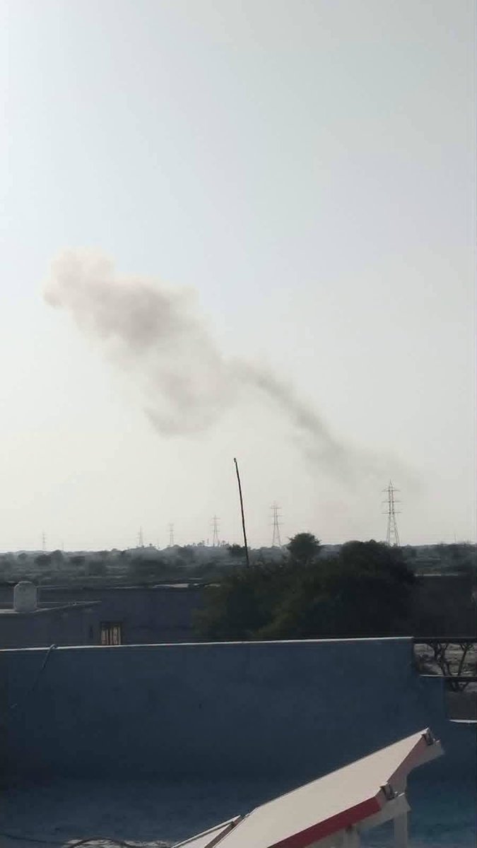 Devrajjoshi1947's tweet photo. #BREAKING Following a vehicle-borne explosive attack on a Pakistani military camp, several heavily armed Baloch fighters have reportedly entered the compound.

#Pakistan #OccupiedBalochistan #Gwadar #BLA  #Ambush #LumberOneArmy https://t.co/3XGsRPEAtX