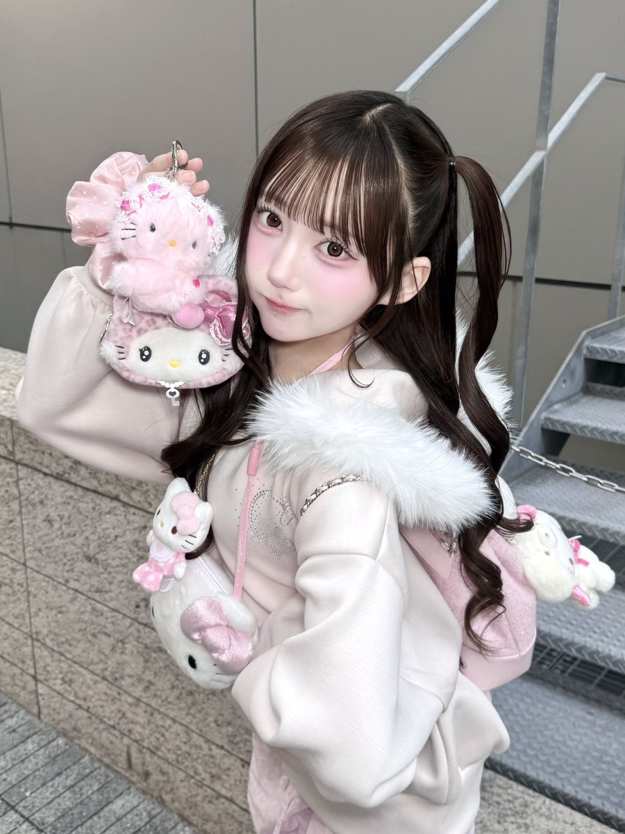 one_sakurako's tweet photo. キティちゃん推し活コーデ🐈🎀🪄⑅ ⸝꙳ https://t.co/xw4M7z2W15
