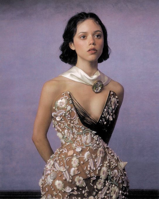 weylerhq's tweet photo. Jenna Ortega looks exquisite in new photos for VOGUE. https://t.co/M5y6tpzLJ4