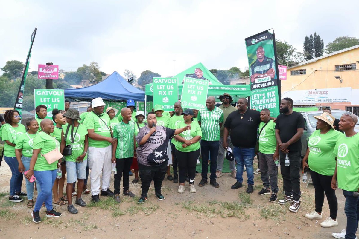 Action4SA's tweet photo. 🗳️ Across the country, our leaders and activists are on the ground, spreading our message of change.

#VoteActionSA on 4 November - the only credible alternative ready to take ACTION and bring meaningful change to your community.

💚🛠️ https://t.co/JSRl2lI76B