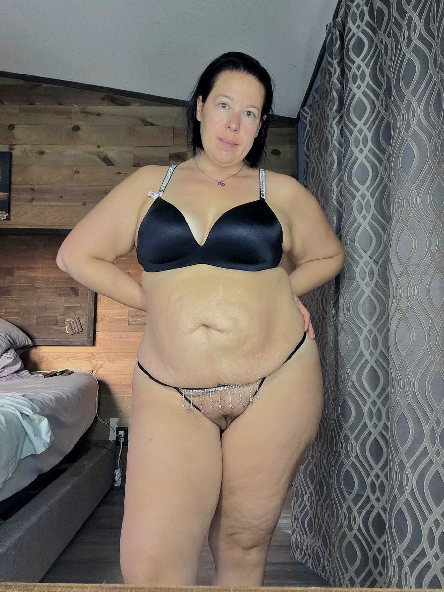Subhotwife23's tweet photo. Thong or no thong today for lunch with my bull https://t.co/xjxBiFE1mu