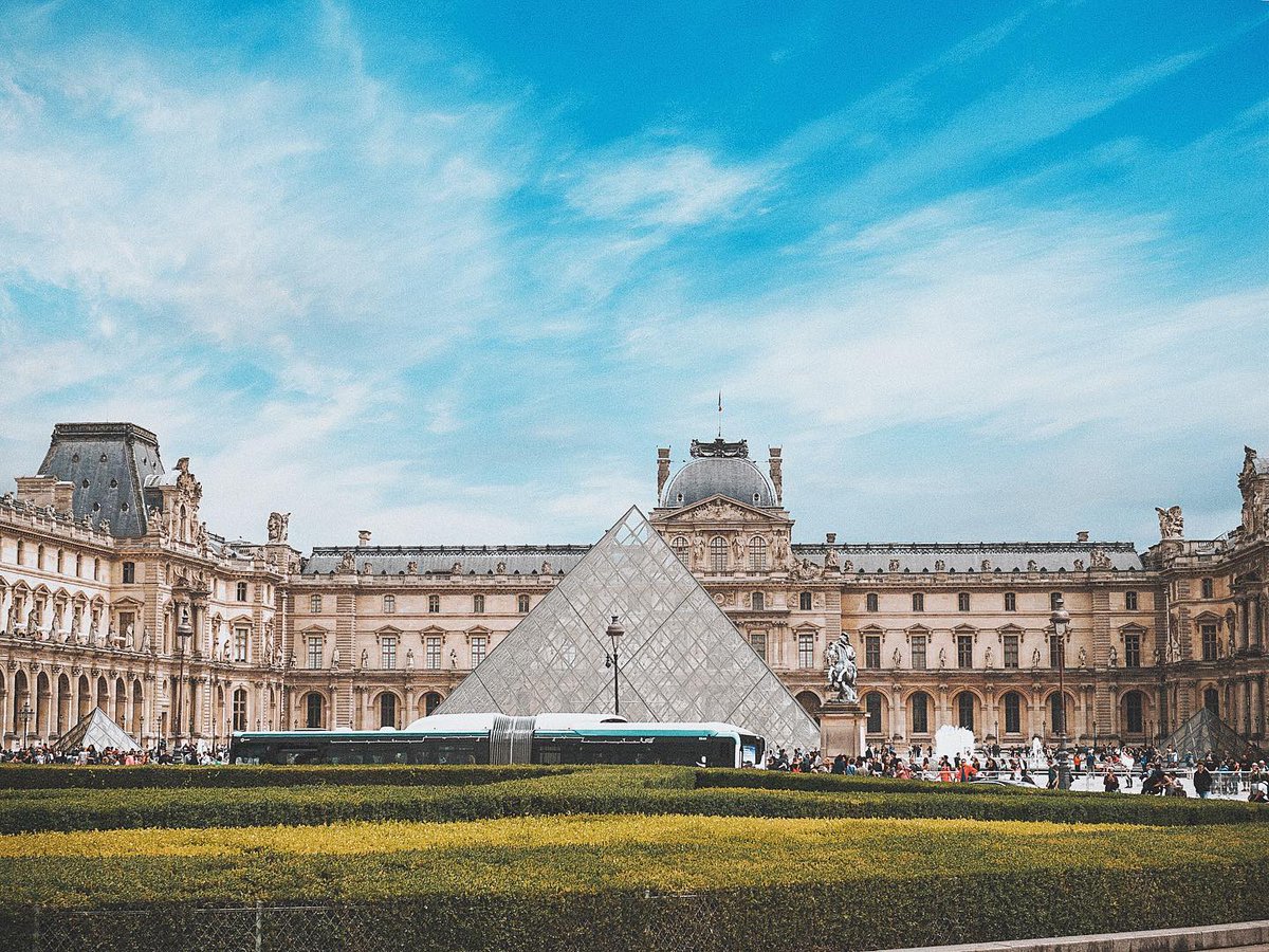 KeylaBtLanezsm's tweet photo. I dream of a kiss in Paris, one so powerful it sweeps her off her feet and into my arms. That’s the kiss of life. https://t.co/ANmRl3gi1O