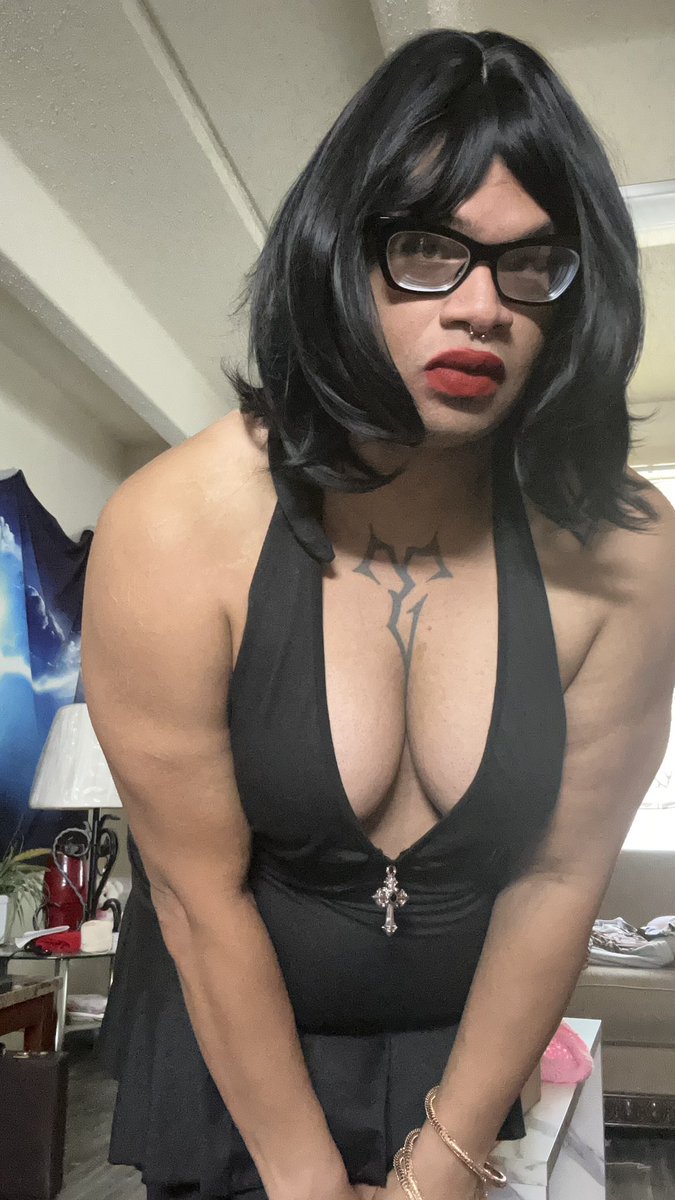 RoxitriplexX's tweet photo. Thatโs candy bling on my body ๐ค#cute #seductive #testdrive https://t.co/gI4b1Xcai4
