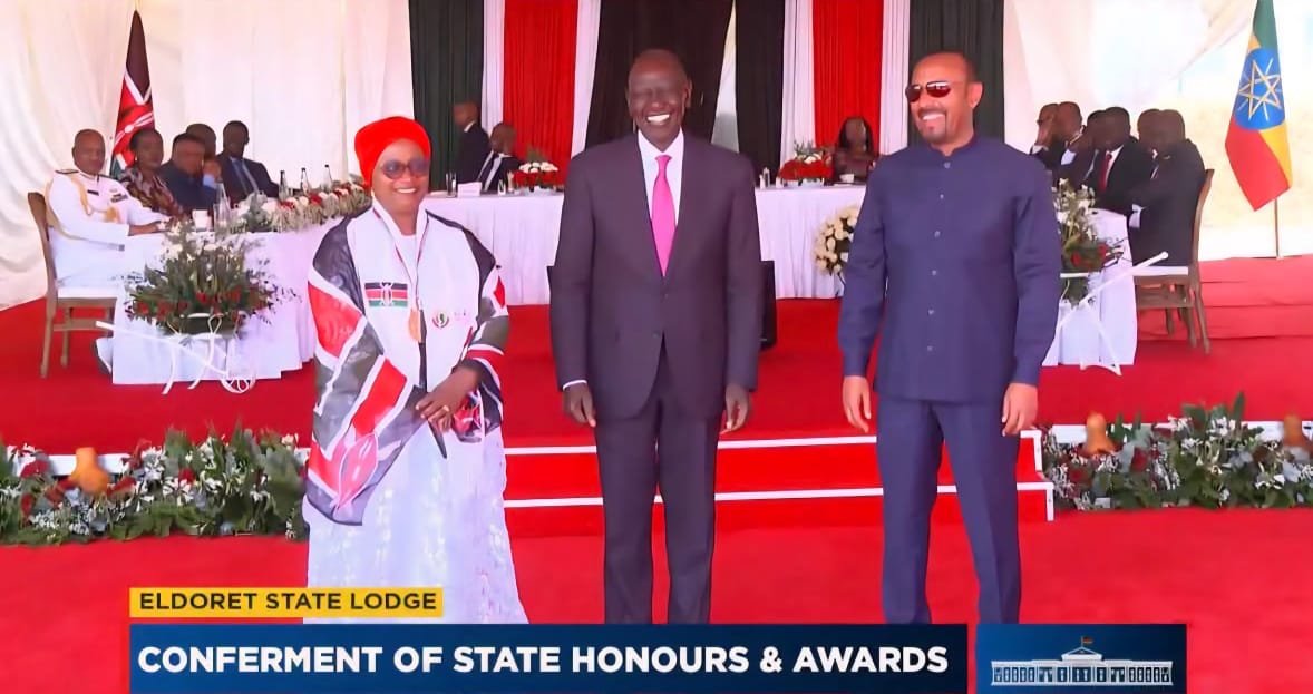 AshaMohammed_'s tweet photo. Honoured and humbled to receive the National Heroes Award from H.E. President William Ruto under the category of Statesmanship in the presence of H.E Dr. Abiy Ahmed PM of FDRE. Thanks to Allah,my family, colleagues, friends and the communities I have served. 
Asante sana,Kenya ❤️ https://t.co/ozfqanbTC9