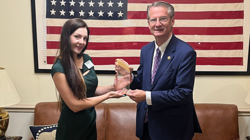 AFPGovAffairs's tweet photo. 🏆 A Pioneer for Prosperity!

Every Congress, @AFPhq recognizes lawmakers who stand firm on good policy, champion solutions to everyday challenges, and engage with our grassroots activists. 🇺🇸

Congratulations to @RepTimBurchett on receiving the Pioneer for Prosperity Award for his work in the 119th Congress! 👏🎉