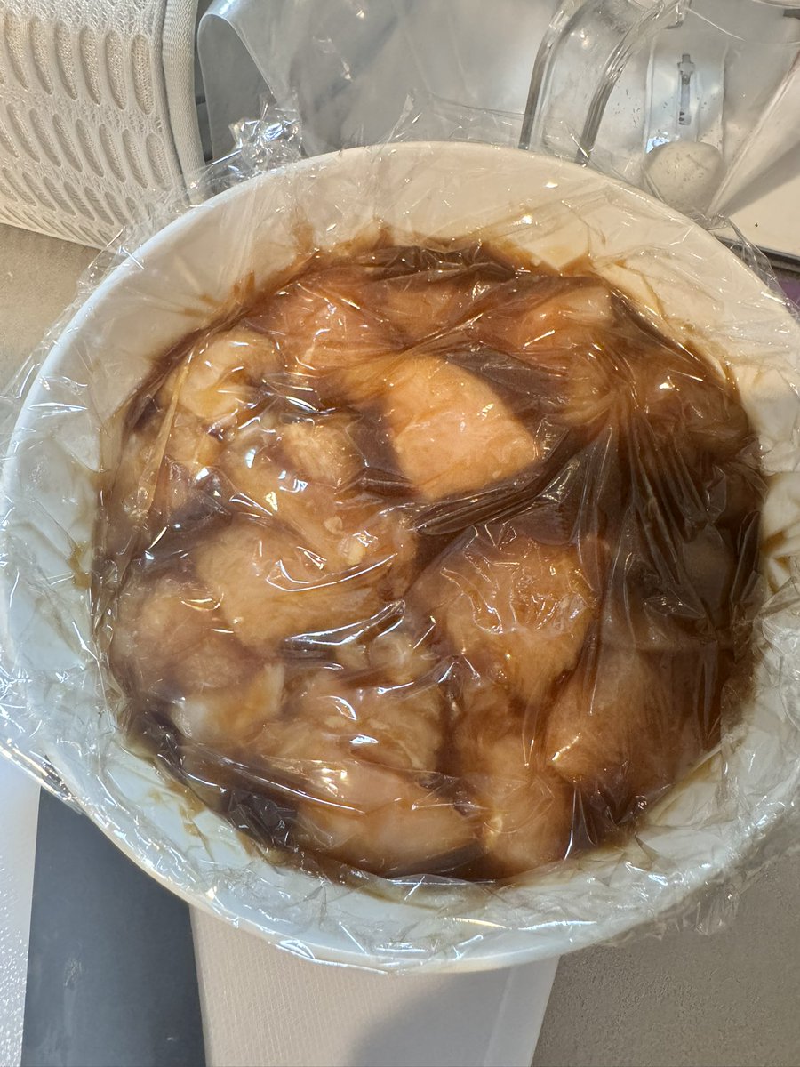 lonthinusu's tweet photo. 漬け込んだ鶏胸肉が唐揚げになって、熱が出た https://t.co/TF2TyXAz1P