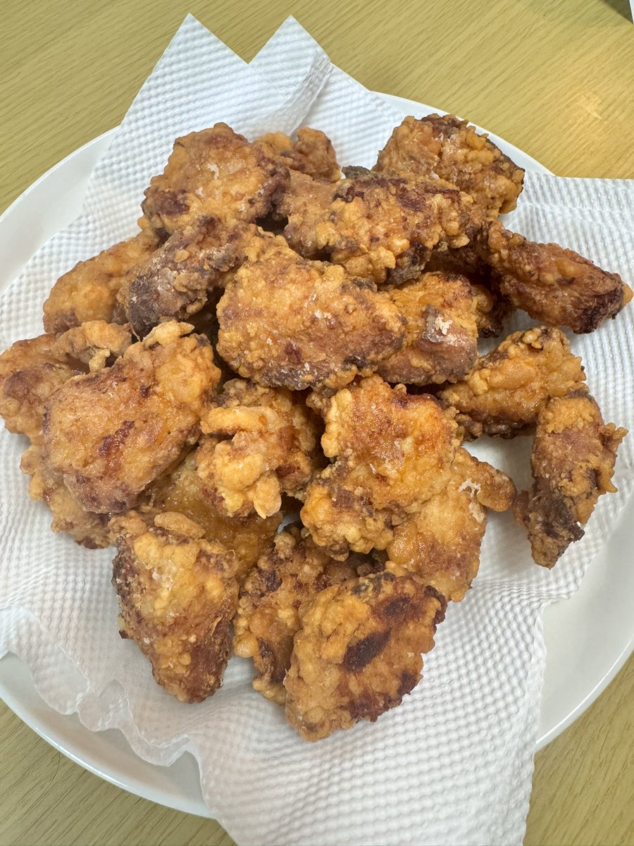 lonthinusu's tweet photo. 漬け込んだ鶏胸肉が唐揚げになって、熱が出た https://t.co/TF2TyXAz1P