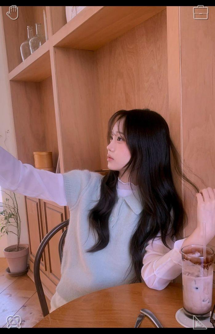Xx996e's tweet photo. Family park outing. Big park. In village social interactions, steer clear of hollow, exaggerated flattery; offer sincere, gentle praise from the heart. Genuine, soft compliments warm people deeply and build trust quickly. https://t.co/Kfhlqu77pY
