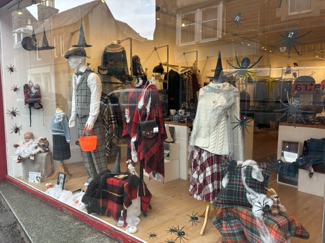ScotlandShop's tweet photo. 🎃👻 Something spooky has arrived at ScotlandShop Crieff! 🕸️🧡

Our Halloween window is looking frightfully fabulous and we’re ready to get into the spooky spirit! ✨

Don't forget to take your photo on our Halloween tartan throne! 

Visit us in Crieff ➡️ https://t.co/e1ZwSQ982J https://t.co/YipTJ7WhXP