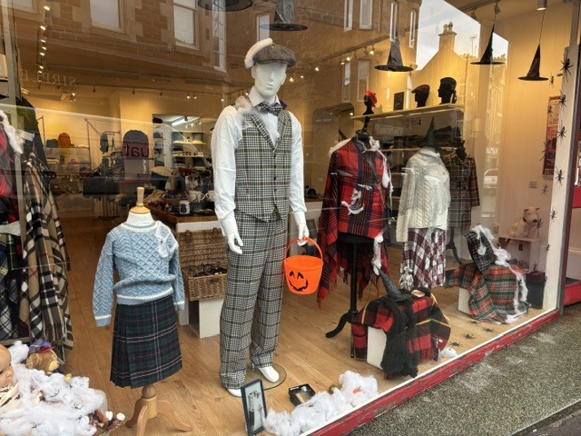 ScotlandShop's tweet photo. 🎃👻 Something spooky has arrived at ScotlandShop Crieff! 🕸️🧡

Our Halloween window is looking frightfully fabulous and we’re ready to get into the spooky spirit! ✨

Don't forget to take your photo on our Halloween tartan throne! 

Visit us in Crieff ➡️ https://t.co/e1ZwSQ982J https://t.co/YipTJ7WhXP