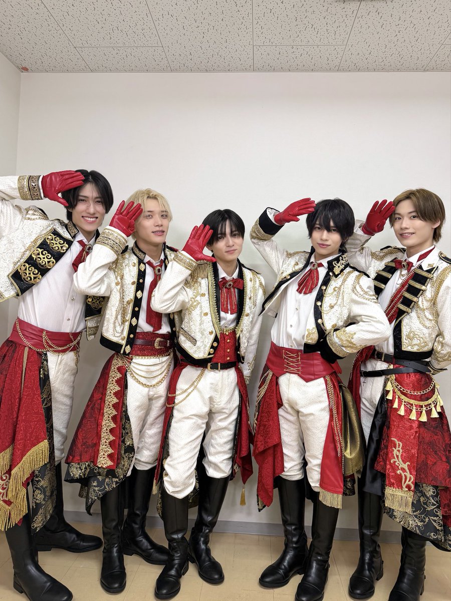 jr_official_X's tweet photo. 明日06:00から放送の
『 #アサデス。KBC 』に #Howzit がVTR出演します🌟

福岡・佐賀の皆さま、ぜひご覧ください➰🍃

#織山尚大 #西村拓哉 #黒田光輝 #檜山光成 #ヴァサイェガ渉 https://t.co/40Gd2gpseA