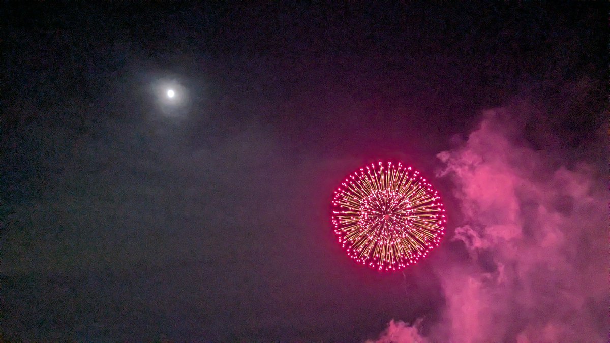 umemin3's tweet photo. そして夜はお月さんと一緒。 https://t.co/vYsf07TZnc