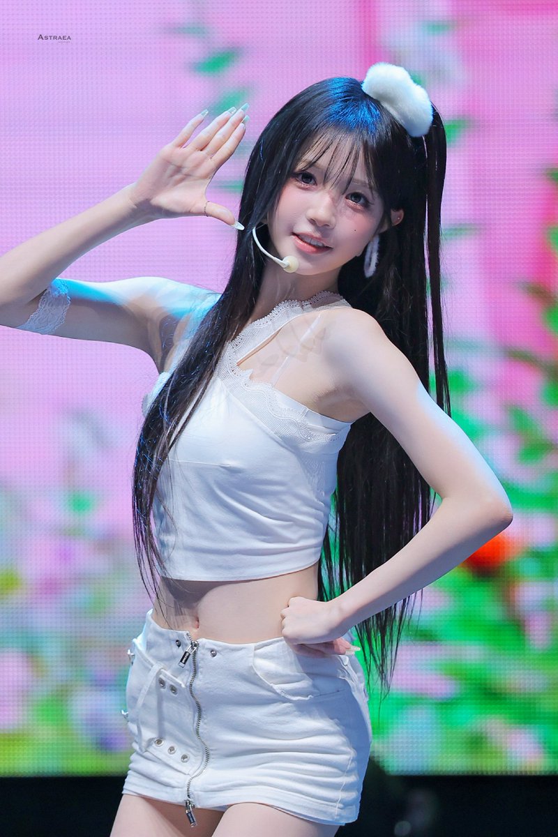 Astraea_kcw's tweet photo. 261018  Cheer up

#채원 #ChaeWon #tripleS https://t.co/WASEeoCU4n