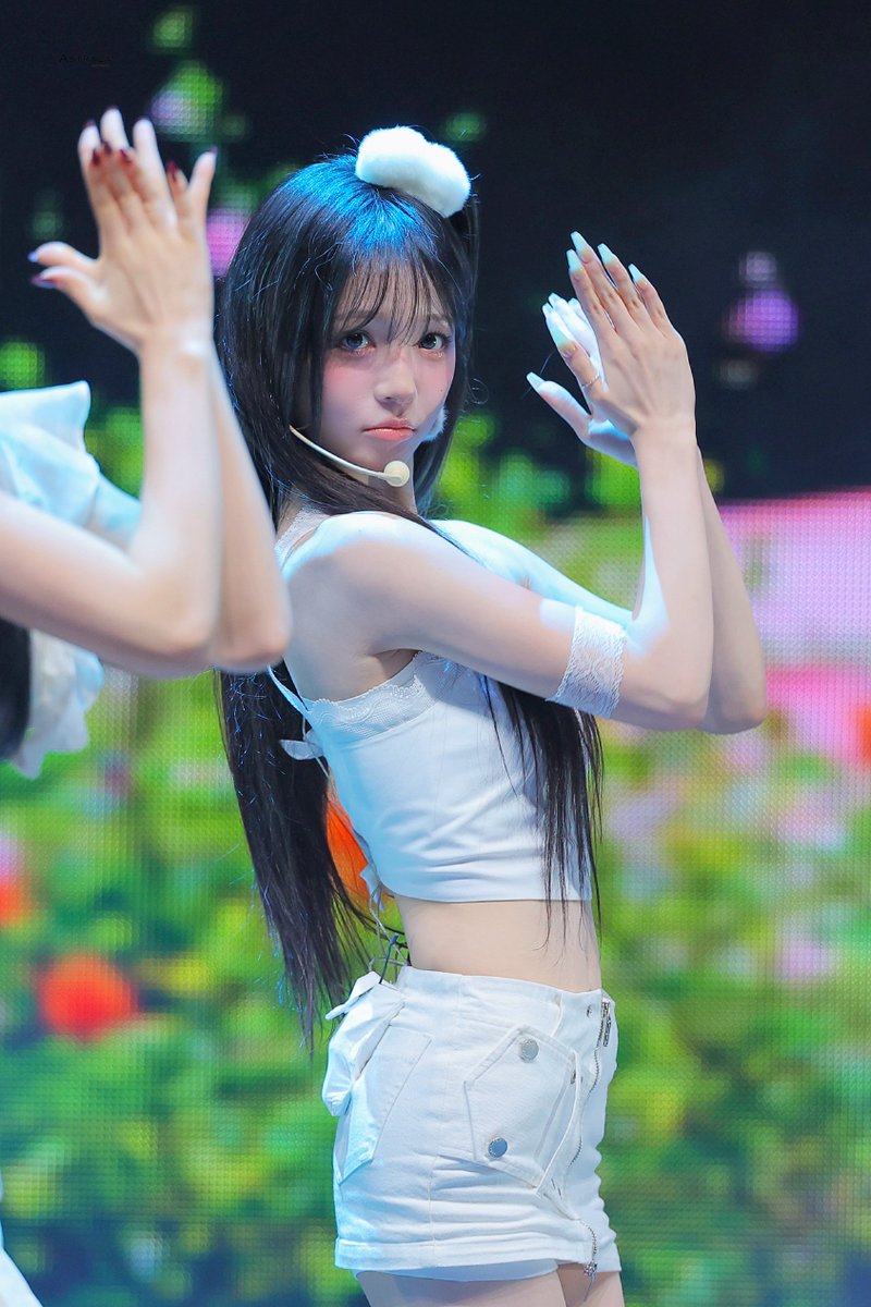 Astraea_kcw's tweet photo. 261018  Cheer up

#채원 #ChaeWon #tripleS https://t.co/WASEeoCU4n