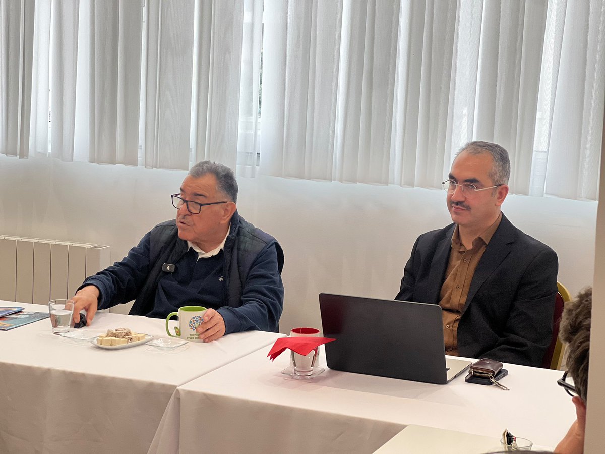 CohesionsFR's tweet photo. M. Naci Tosun, figure éminente du mouvement Hizmet et fidèle compagnon de M. Fethullah Gülen Hodjaefendi, a rencontré les bénévoles de Cohésions en France. Un moment privilégié d'échanges chaleureux sur le bénévolat et la solidarité. ⤵️

https://t.co/pjRgxoZ80P https://t.co/HUY39aFUmG