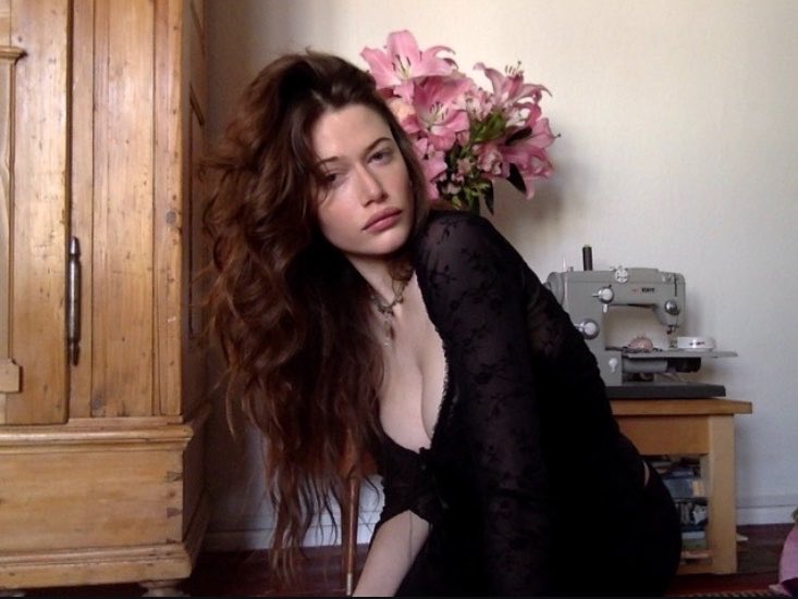 verafiedvera's tweet photo. yes photobooth https://t.co/stv6TCtzvC
