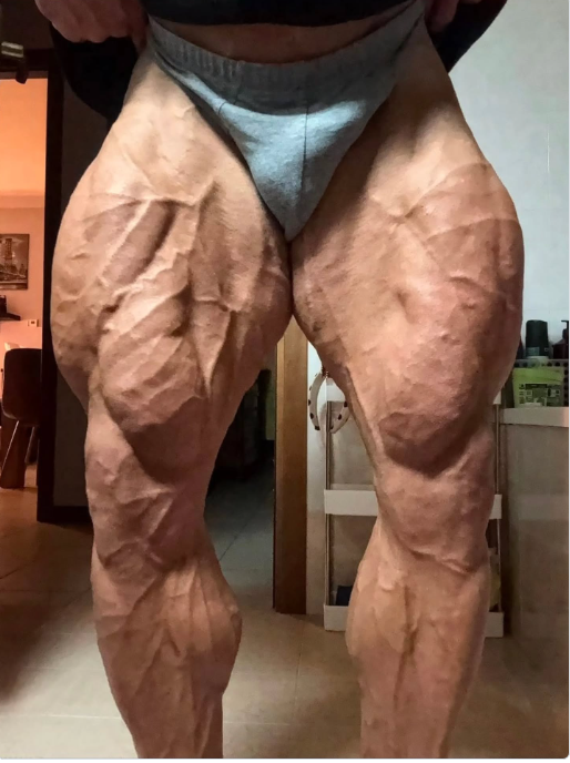 robert062357582's tweet photo. swelling chiseled quad beef https://t.co/hRomI0pAir