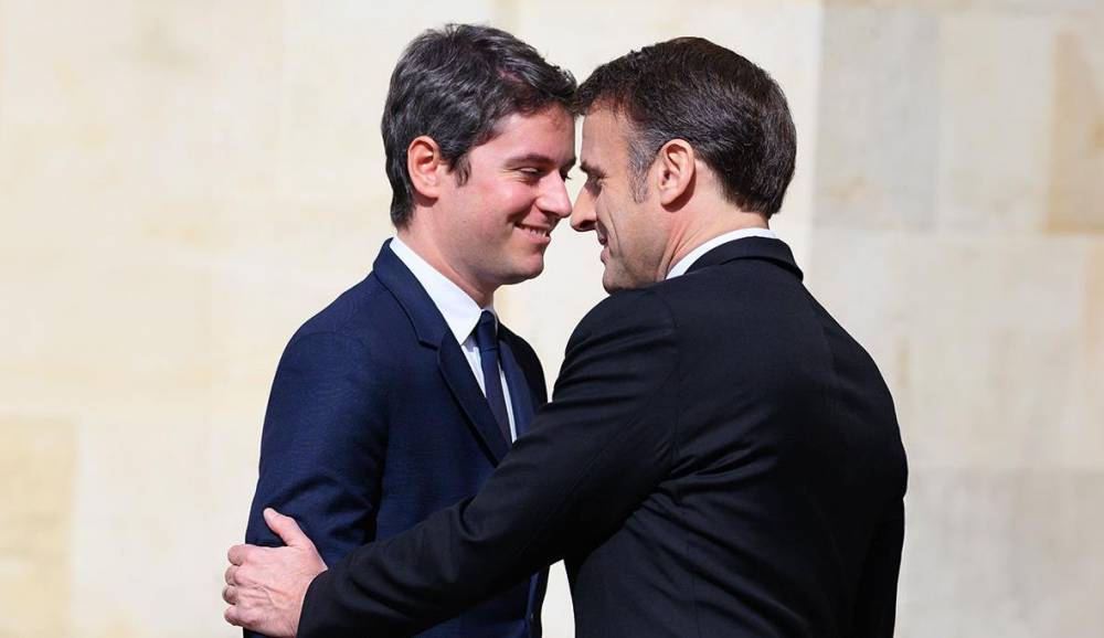 tvlofficiel's tweet photo. 🇫🇷 Après les émeutes du 17 octobre, le gouvernement et plusieurs responsables macronistes envisagent de restreindre l'utilisation des réseaux sociaux.

Gabriel Attal propose notamment de bloquer temporairement certaines plateformes dans les endroits touchés par les émeutes.

Le gouvernement a déjà demandé aux plateformes de renforcer leur modération et de limiter certaines fonctionnalités. TikTok affirme avoir notamment restreint ses suggestions de recherche concernant les manifestations.

En mai 2024, Gabriel Attal avait déjà fait bloquer TikTok en Nouvelle-Calédonie. Une décision finalement jugée illégale par le Conseil d'État en raison de son caractère disproportionné.

L'ironie est d'autant plus grande qu'en janvier 2026, le gouvernement français exigeait de l'Iran le rétablissement de l'accès à Internet, dénonçant la répression exercée contre sa population.

Après avoir échoué à prévenir les violences, le pouvoir cherche désormais à encadrer davantage les outils permettant aux Français de les voir.