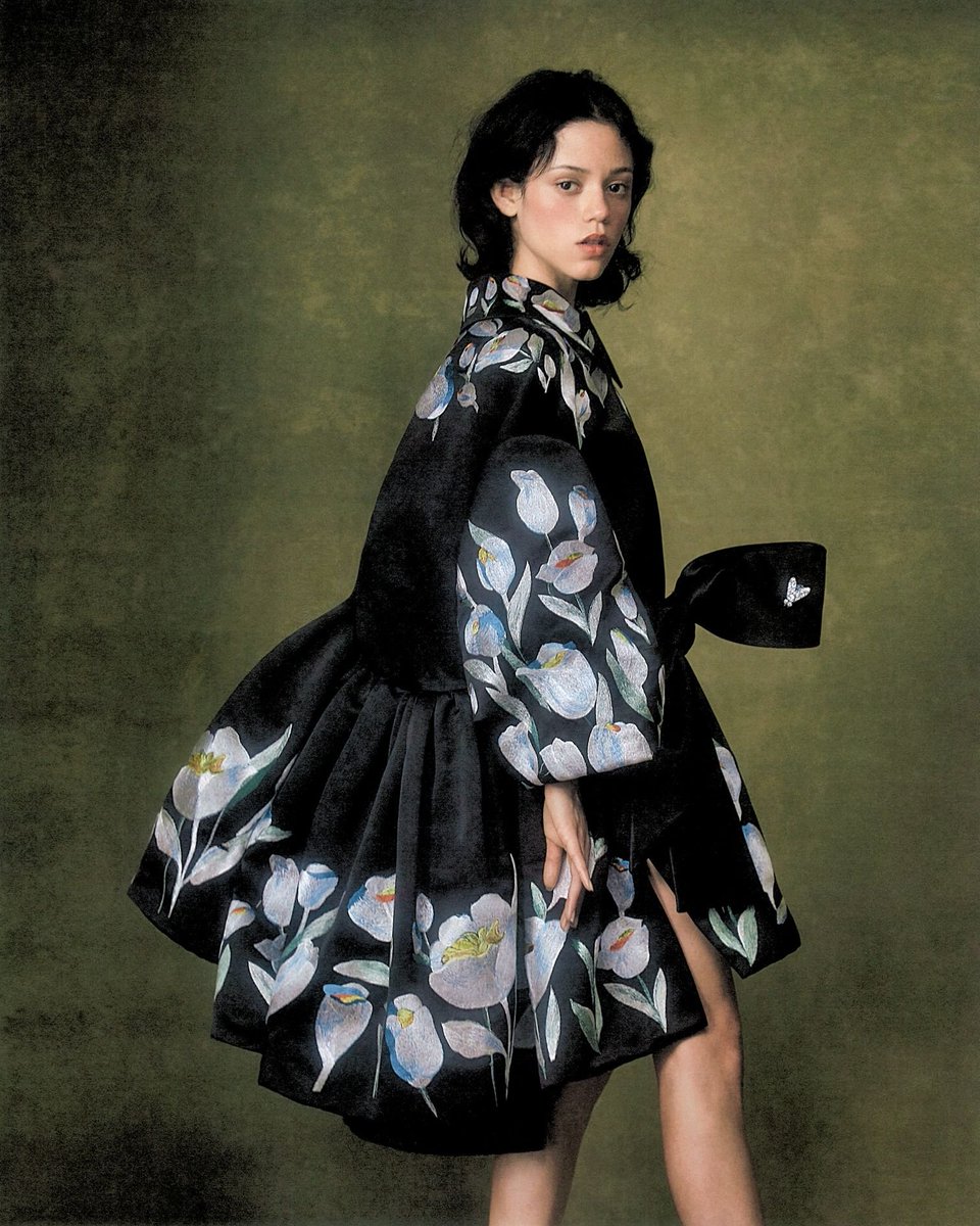 itgirlbackup's tweet photo. I've been waiting for this one! I find that Jenna is a very fitting muse for Szilveszter Makó's style! The exquisite styling really makes this issue so special to me. She genuinely looks like a paper doll! https://t.co/7FZxQMqKr5