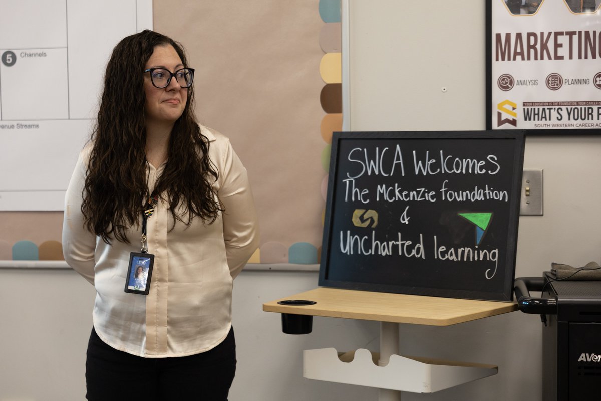 SWCSD's tweet photo. Congratulations to South Western Career Academy senior Hangatu Ebro, who was surprised with a national GritGrant and $2,500 for demonstrating exceptional perseverance, resilience, and an entrepreneurial mindset! https://t.co/crn1g5OT8f