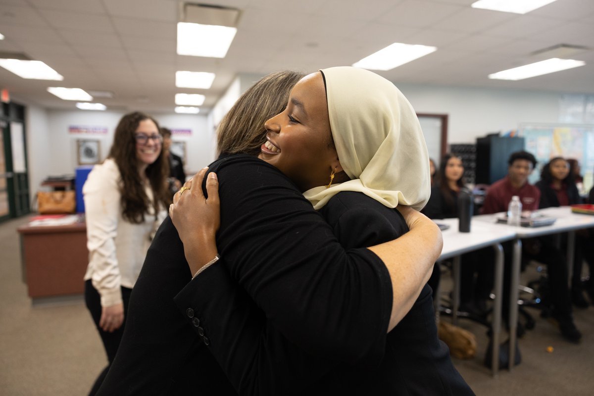 SWCSD's tweet photo. Congratulations to South Western Career Academy senior Hangatu Ebro, who was surprised with a national GritGrant and $2,500 for demonstrating exceptional perseverance, resilience, and an entrepreneurial mindset! https://t.co/crn1g5OT8f