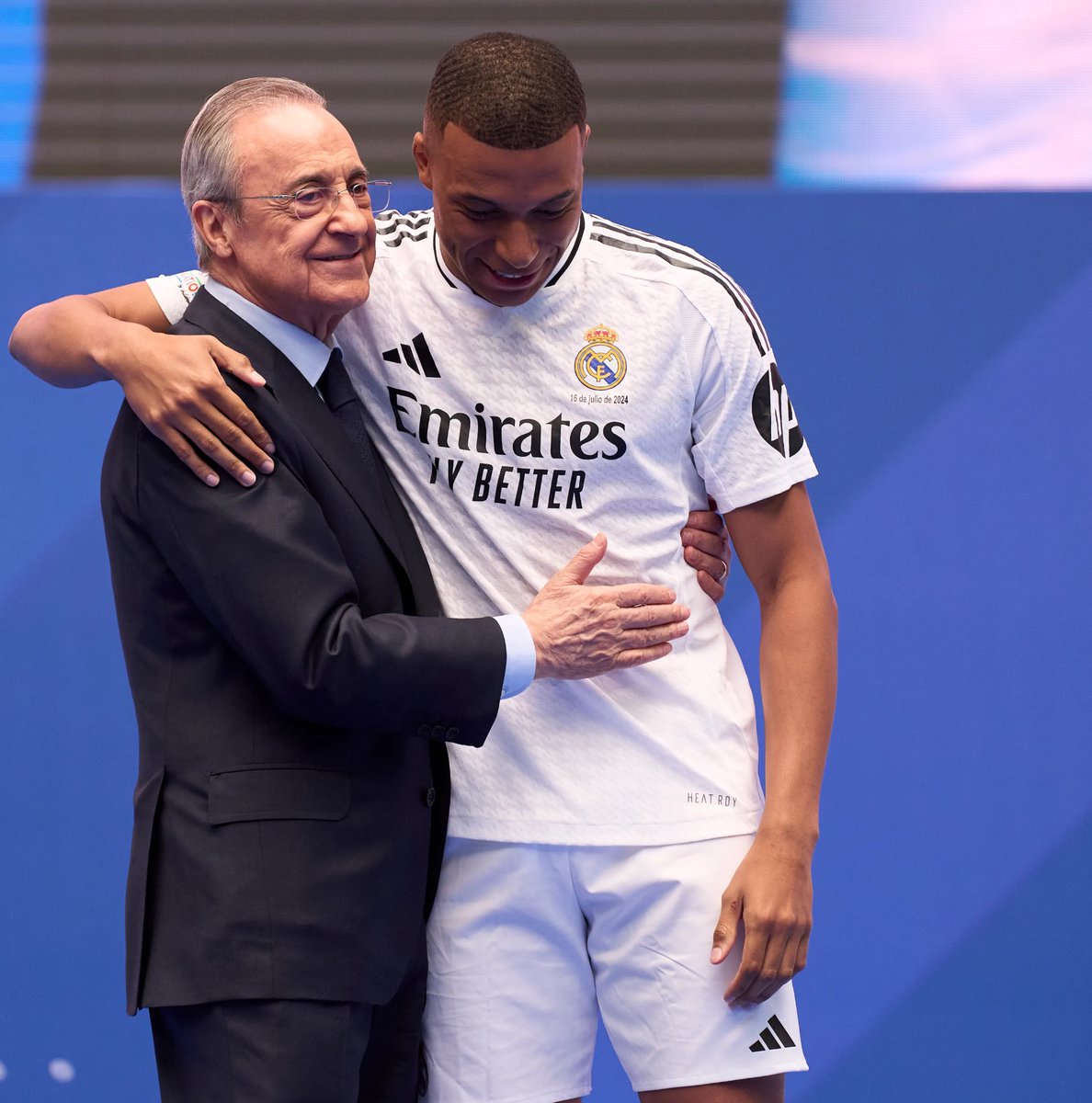 MadridXtra's tweet photo. 🚨💣 BREAKING: Real Madrid HAVE ENDED their Ballon d’Or boycott. 

They will be PRESENT in London for the ceremony. @lequipe https://t.co/b4ly5Ni2CK