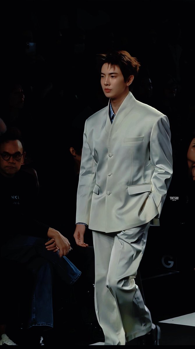 thesunismylove's tweet photo. แม็กกี้ออนรันเวย์คือหล่อมากกกก😎😎😎

MAXKY FREE TO BE EFW26

#MaxkyatEFW26ICONSIAM
#maxky_rp https://t.co/ikNqdEsbkv