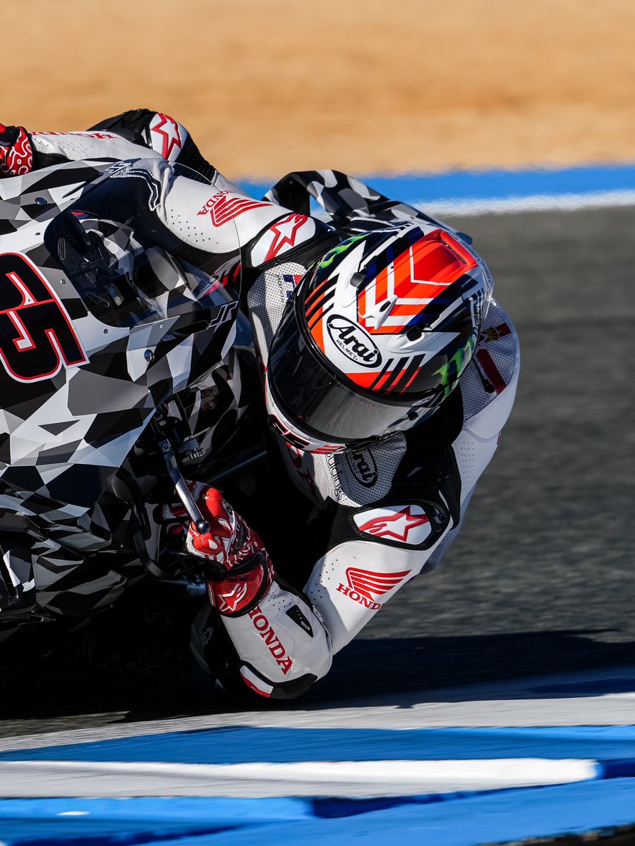 WorldSBK's tweet photo. Testing mode: ON 🛠️ Black &amp; white, looking sharp! 🖤🤍🔥

#WorldSBK https://t.co/cg66cSVLEs