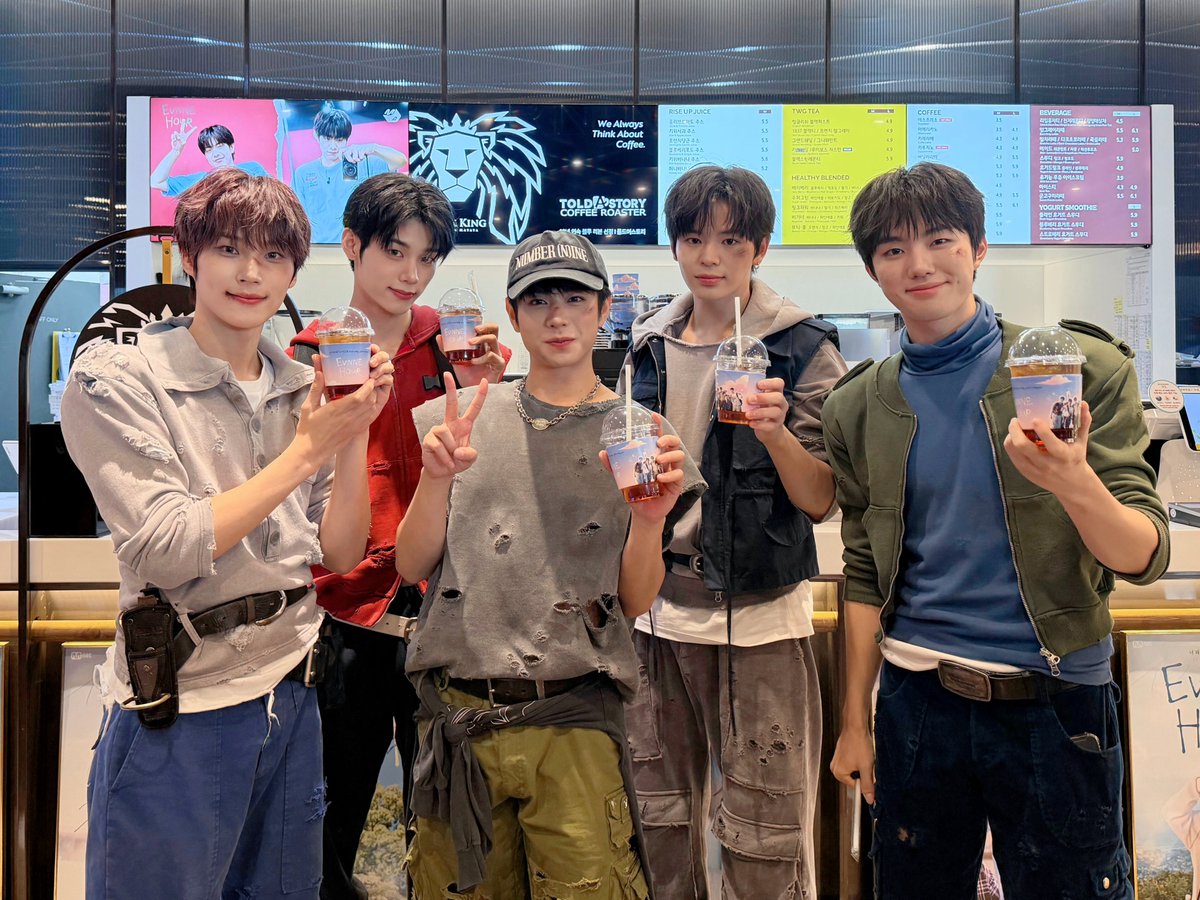 M2MPD's tweet photo. 이븐아워 안녕👋 (𝑔𝑜𝑜𝑑𝑏𝑦𝑒)
이븐컴백 안녕👋 (ℎ𝑖)

이븐의 컴백을 축하하며
이븐아워 시즌1(ㅎㅎ)을 사랑해 주신
엔브 여러분 진심으로 감사드립니다🫶

이븐❤️엔브❤️엠투 영원하길!

#EVNNE_HOUR #이븐아워
#EVNNE #이븐 @EVNNE_official https://t.co/r1pwUHuTsm