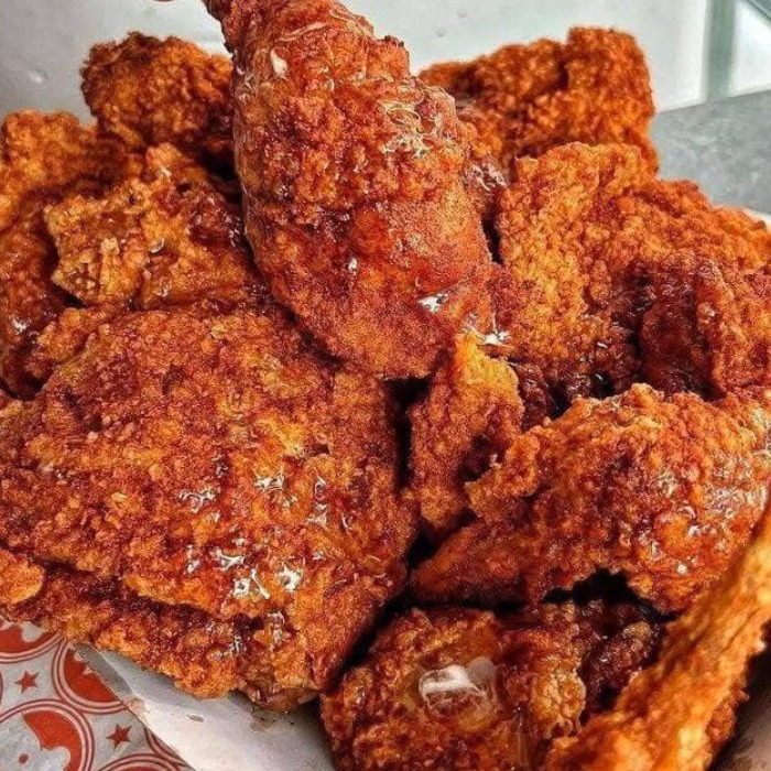 KennepdValengph's tweet photo. Crispy chicken fry in under 30 minutes: marinate chicken with ginger garlic, chili, turmeric, garam masala, lemon, and salt. Coat in flour and cornflour, then fry until golden and cooked through. https://t.co/UZWBeNWMgm