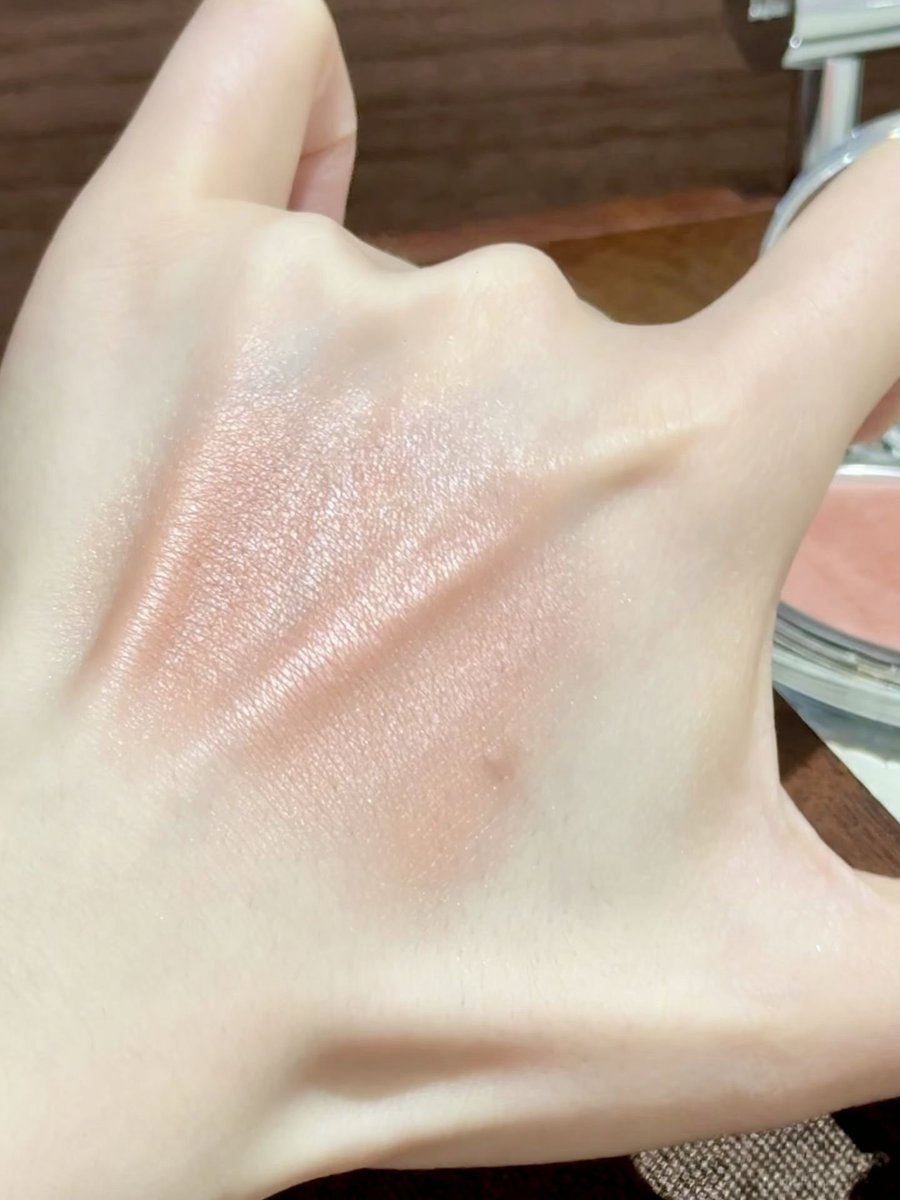 nutdant's tweet photo. OMGG... akhirnya nemu blush on secakep ini 🥹, bikin look natural glowy seger banget kaya habis mandi https://t.co/CqzaycXjAJ