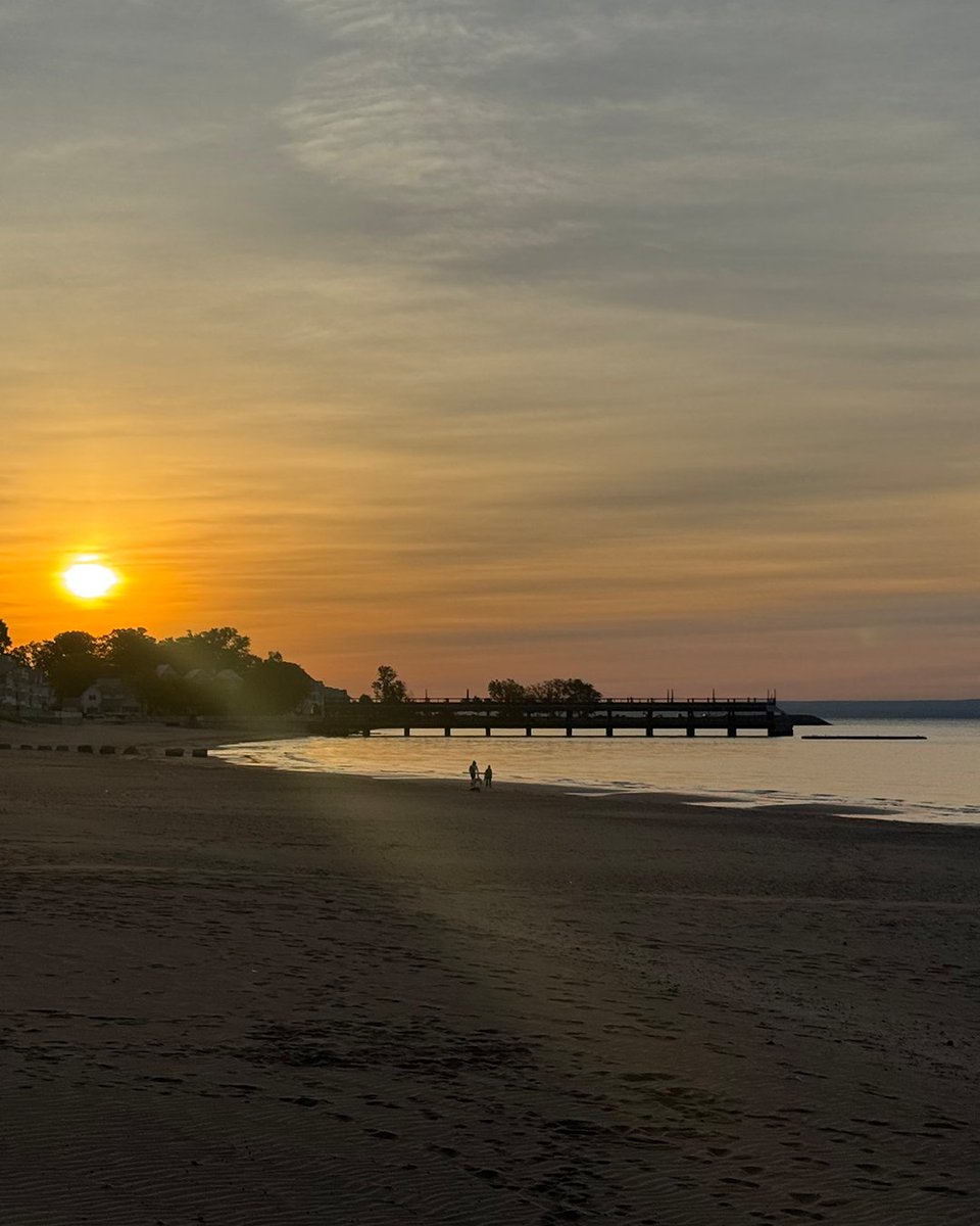 NiagaraRegion's tweet photo. #Niagara Photo of the Week: Arriving early for the Crystal Beach 5K gave the photographer a chance to walk the beach with a gorgeous sunrise over Lake Erie.

Thanks for sharing Bryan Krasovskis, Niagara Falls. https://t.co/OZRY5TnPVH