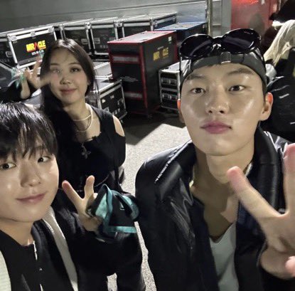 woogauga_'s tweet photo. 뭐야? 잘생겻어……
자꾸 저런 모자만쓰네.. 그만써 ㅈㄴ잘생겻으니까ㅜㅜㅜ https://t.co/B0eOHJVY0K