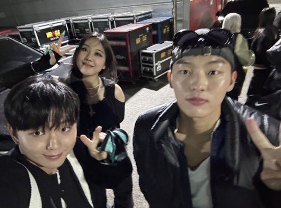 woogauga_'s tweet photo. 뭐야? 잘생겻어……
자꾸 저런 모자만쓰네.. 그만써 ㅈㄴ잘생겻으니까ㅜㅜㅜ https://t.co/B0eOHJVY0K