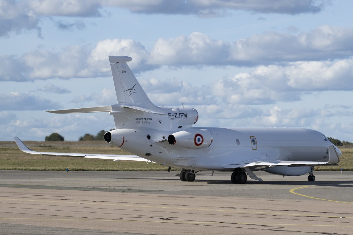 Armee_de_lair's tweet photo. ✈️ Premier posé à Évreux pour ARCHANGE !

Futur pilier du renseignement d’origine électromagnétique de l’AAE, le Falcon 8X prépare son entrée en service.

🎯 Diffuser en temps réel l’ordre de bataille électronique ennemi, éclairer la planification et mieux protéger nos forces. https://t.co/TCwwuHHjlA