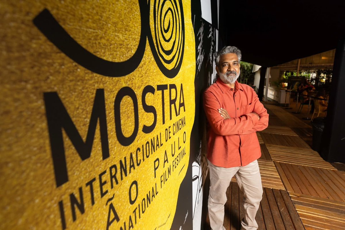 ssrxmmk's tweet photo. SS Rajamouli dump from The 50th São Paulo International Film Festival (Mostra Internacional de Cinema em São Paulo) took place in São Paulo, Brazil.

SSR was there to attend RRR Screening, Recieve Leon Cakoff Award and interact with media about #RRR and #Varanasi https://t.co/Vjy4ubIMHX